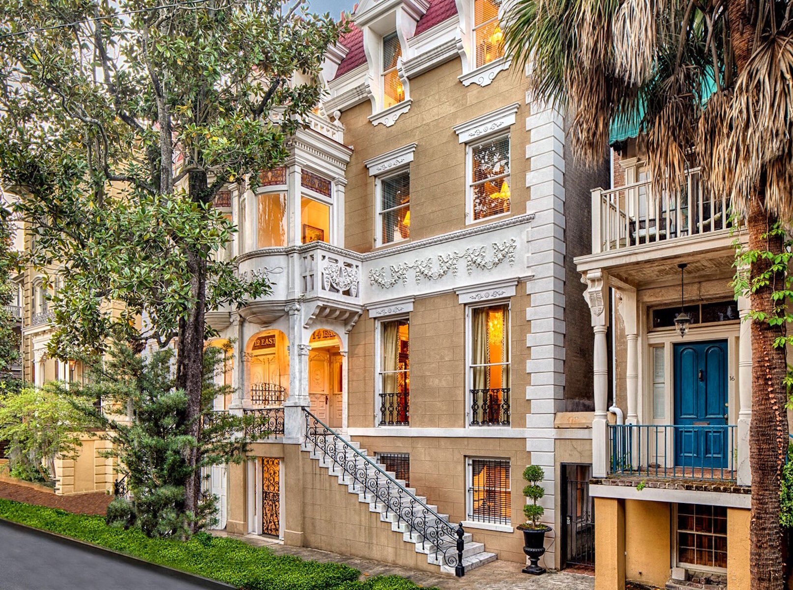 Дом с узорами