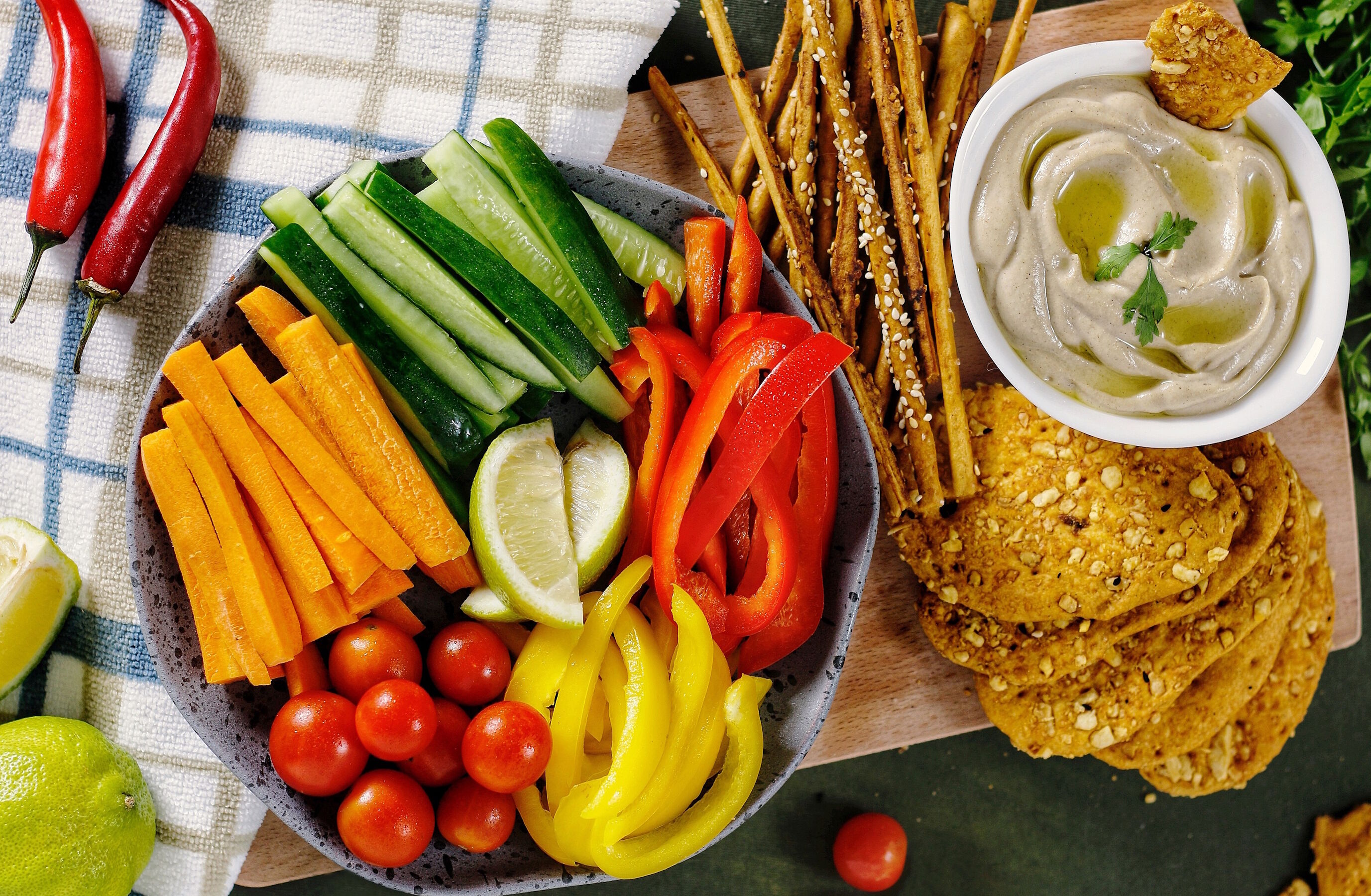 Салат и печенье