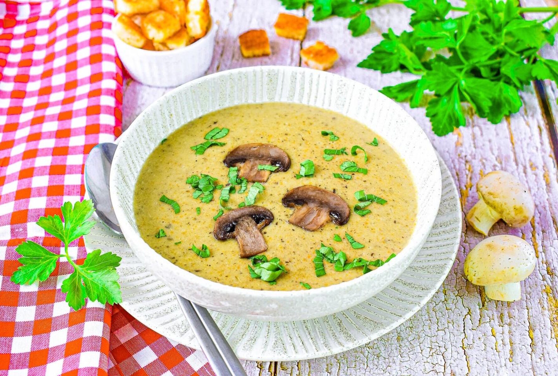 Грибной суп с петрушкой