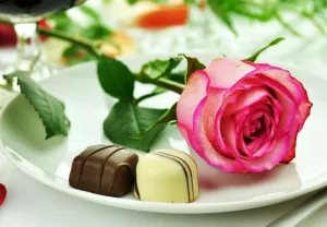 Роза и конфеты