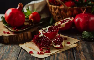 Бордовые гранаты