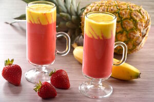 Смузи клубнично-банановый