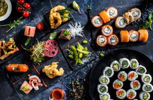 Японский стол с перекусом