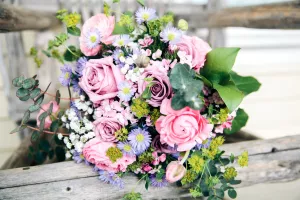 Букет с розой и эвкалиптом