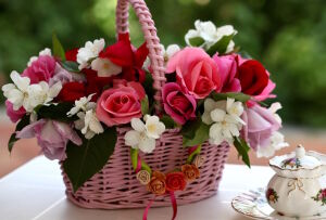 Розы и жасмин