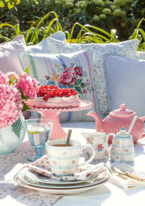 Завтрак в своем саду