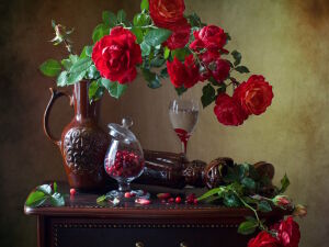 Розы и ягодки в бокале