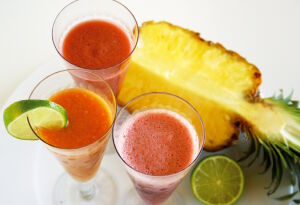 Три смузи и ананас