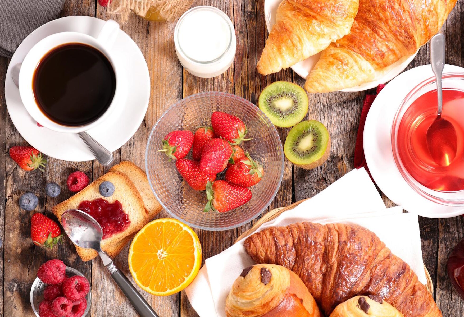 Кофе с ярким завтраком