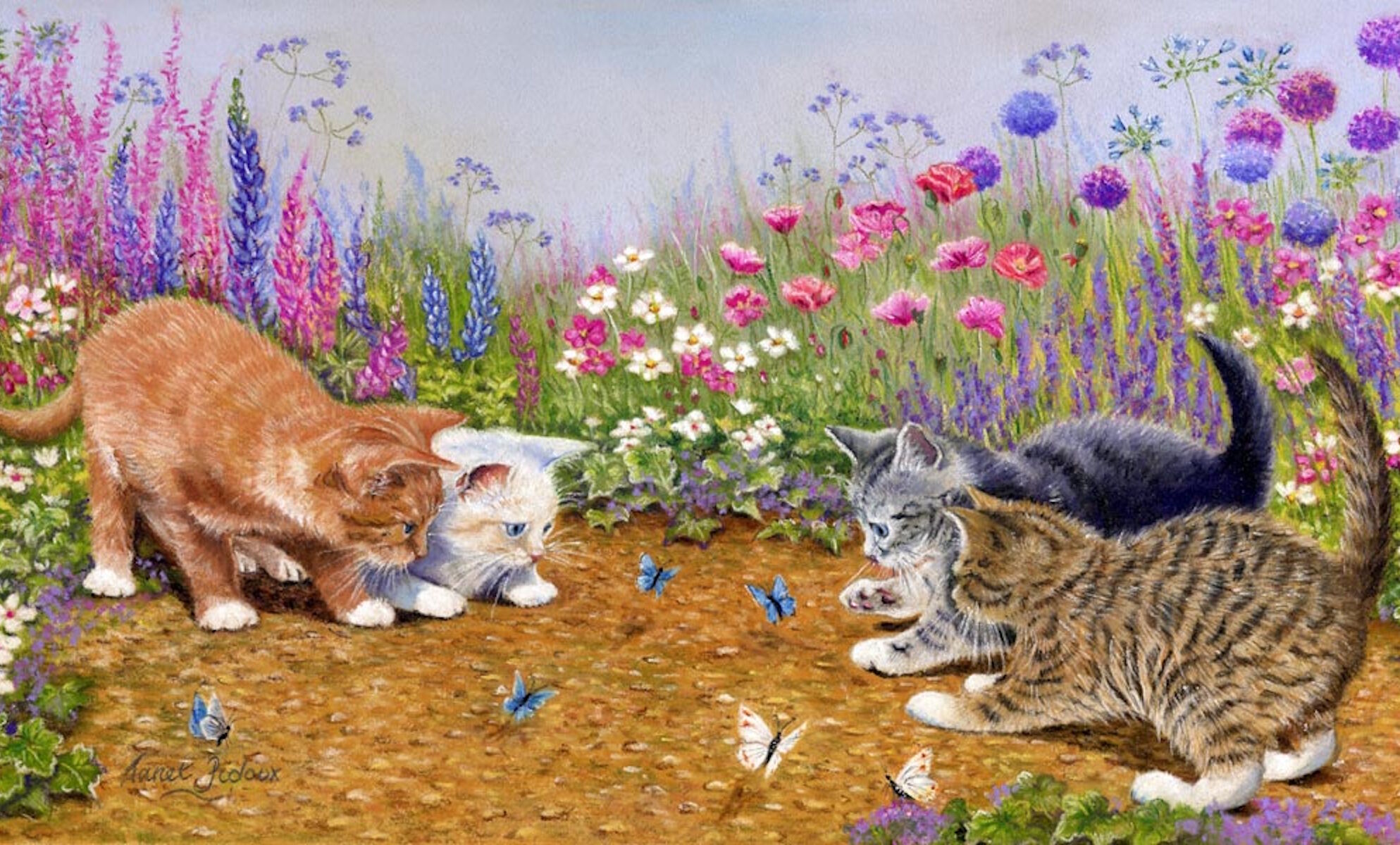 Котята ловят бабочек