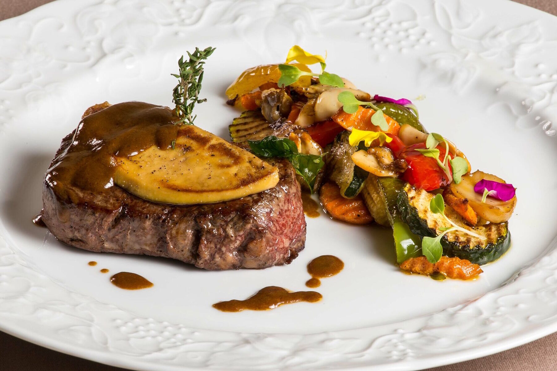 Стейк с овощами