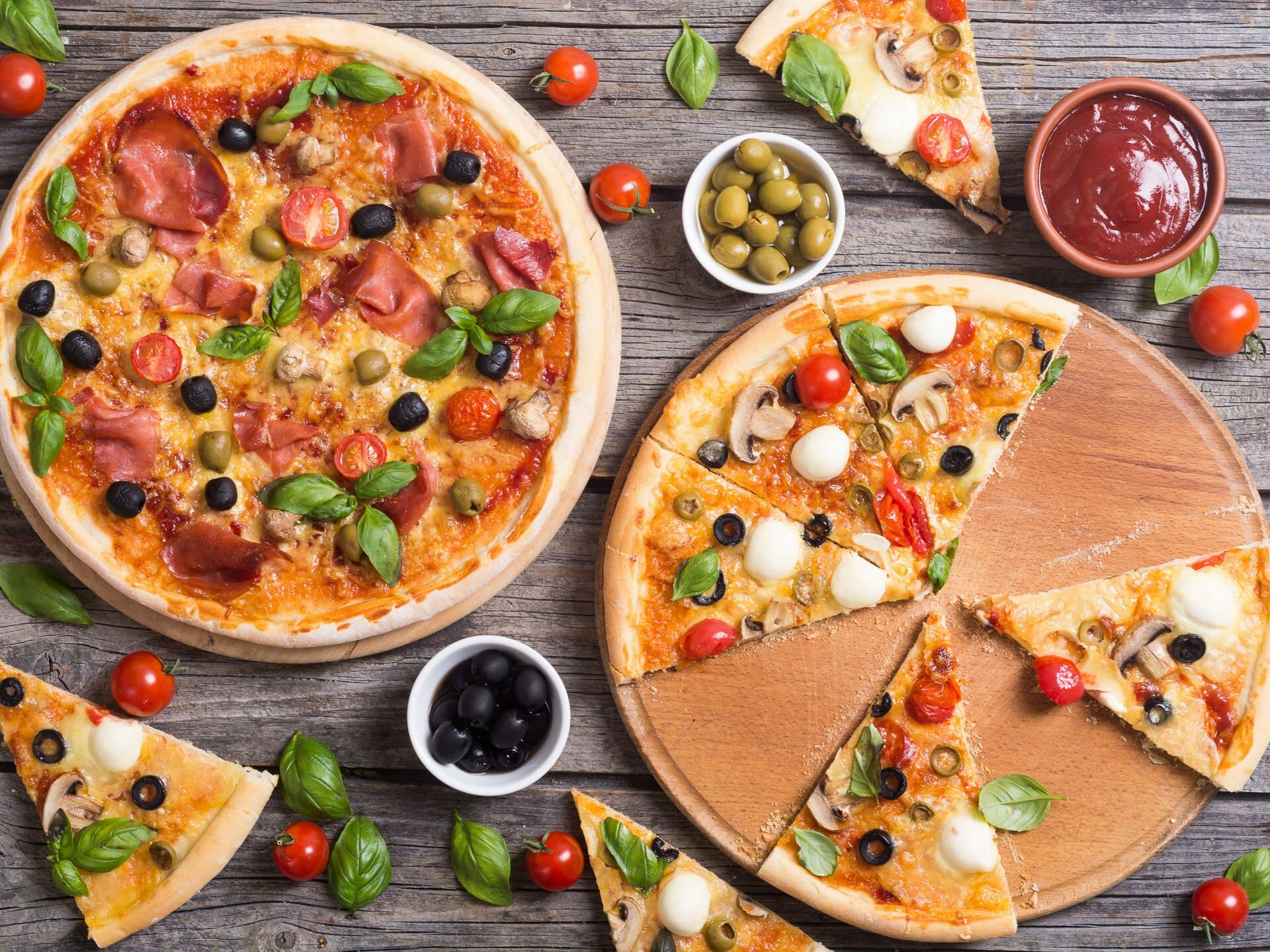 Две пиццы с оливками