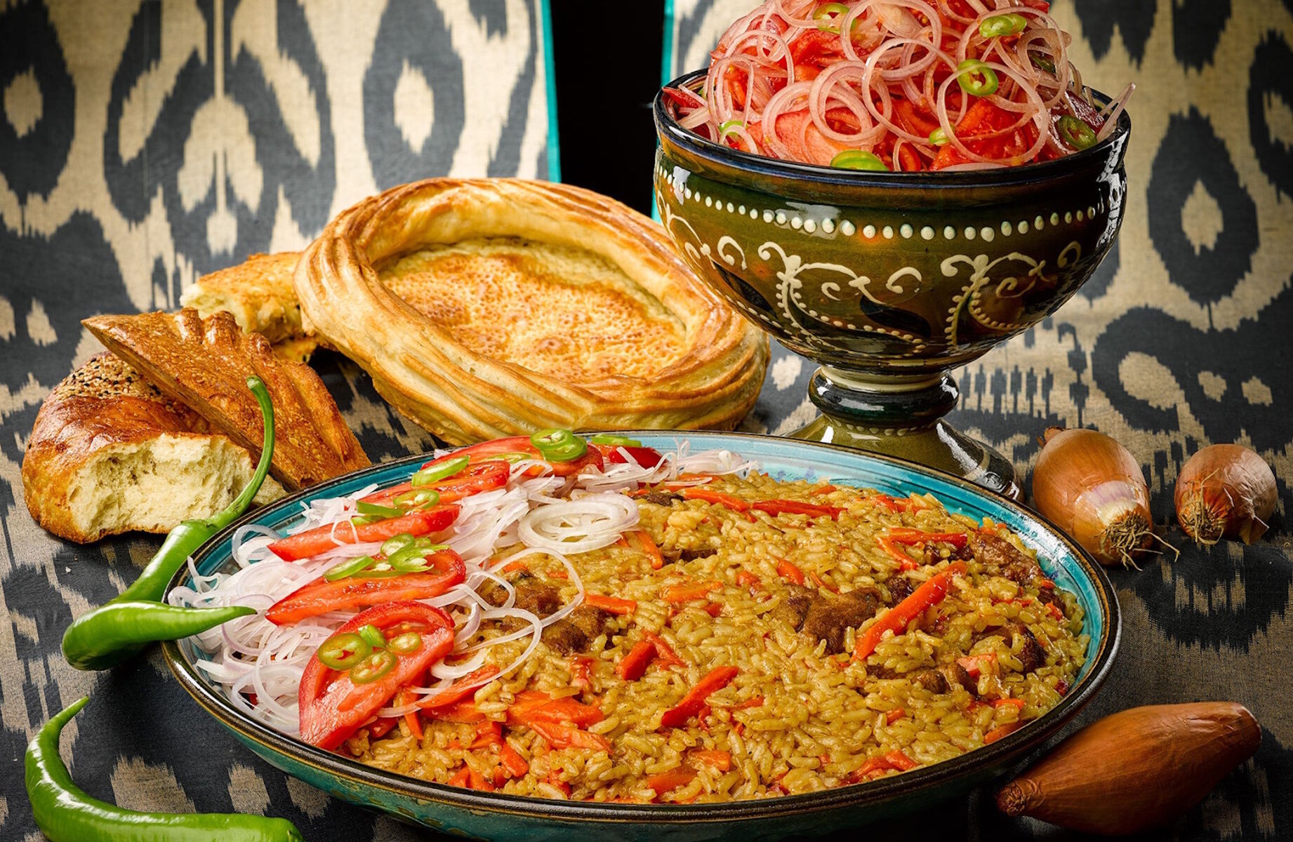 Плов с салатом