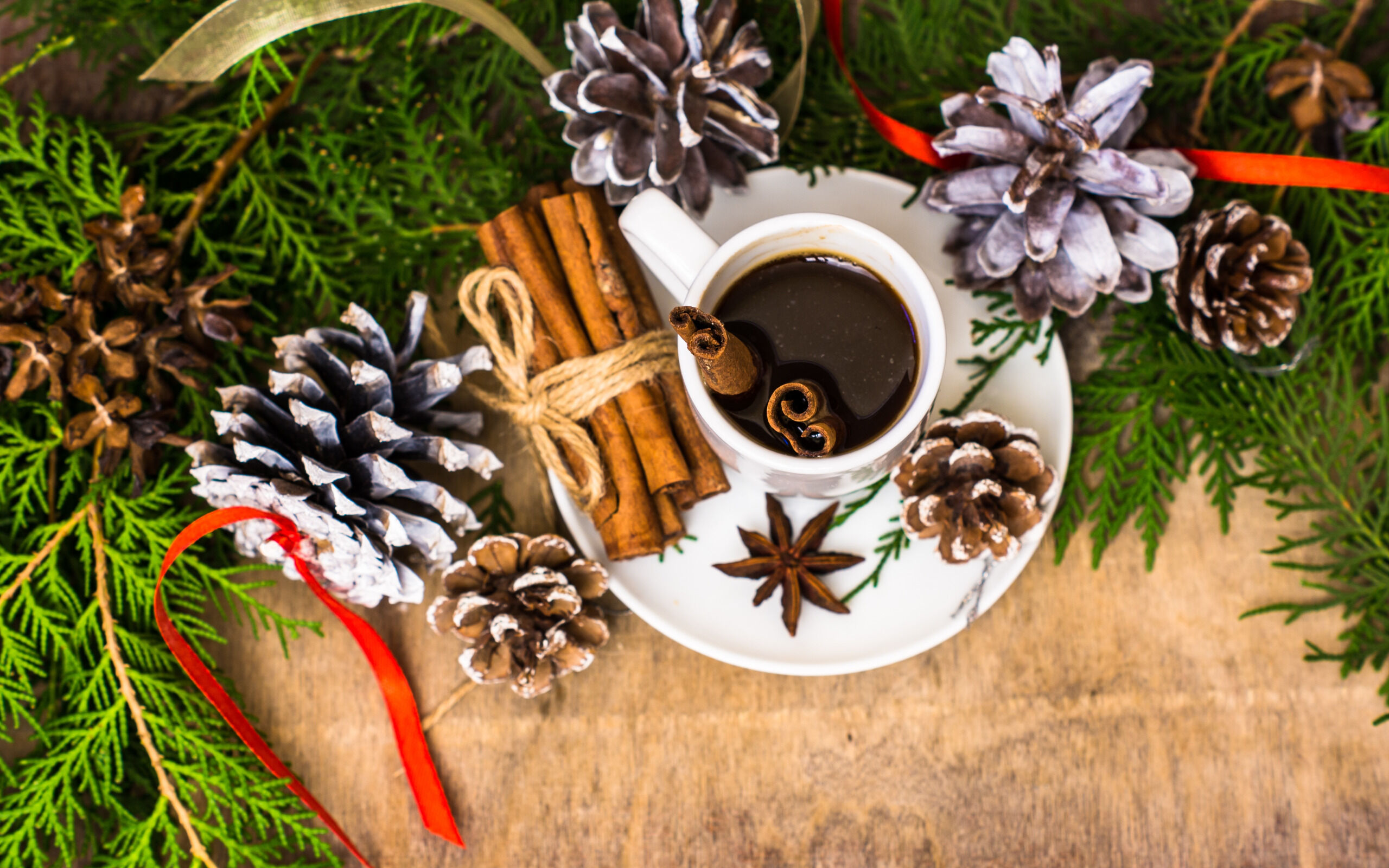 Кофе и зеленые веточки