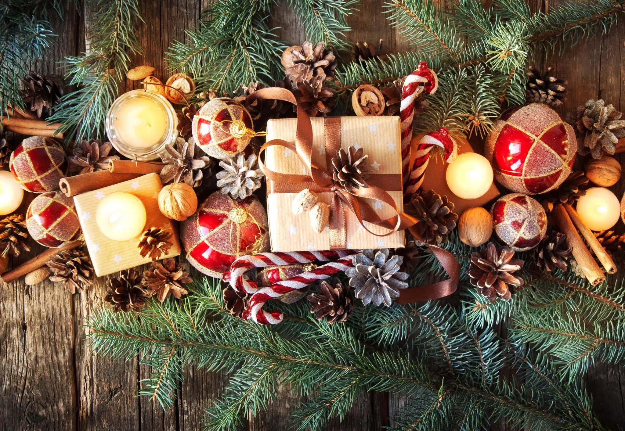 Ель и подарки