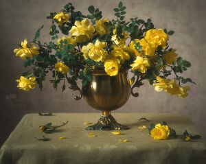 Желтые розы в чаше