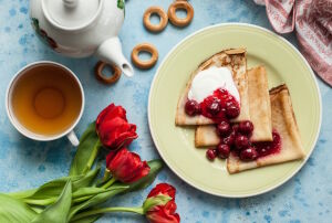 Блинчики и вишня