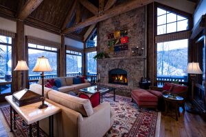 В доме среди леса