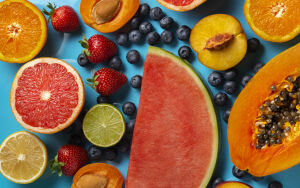 Сочные фрукты и ягоды