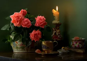 Алые розы и свеча
