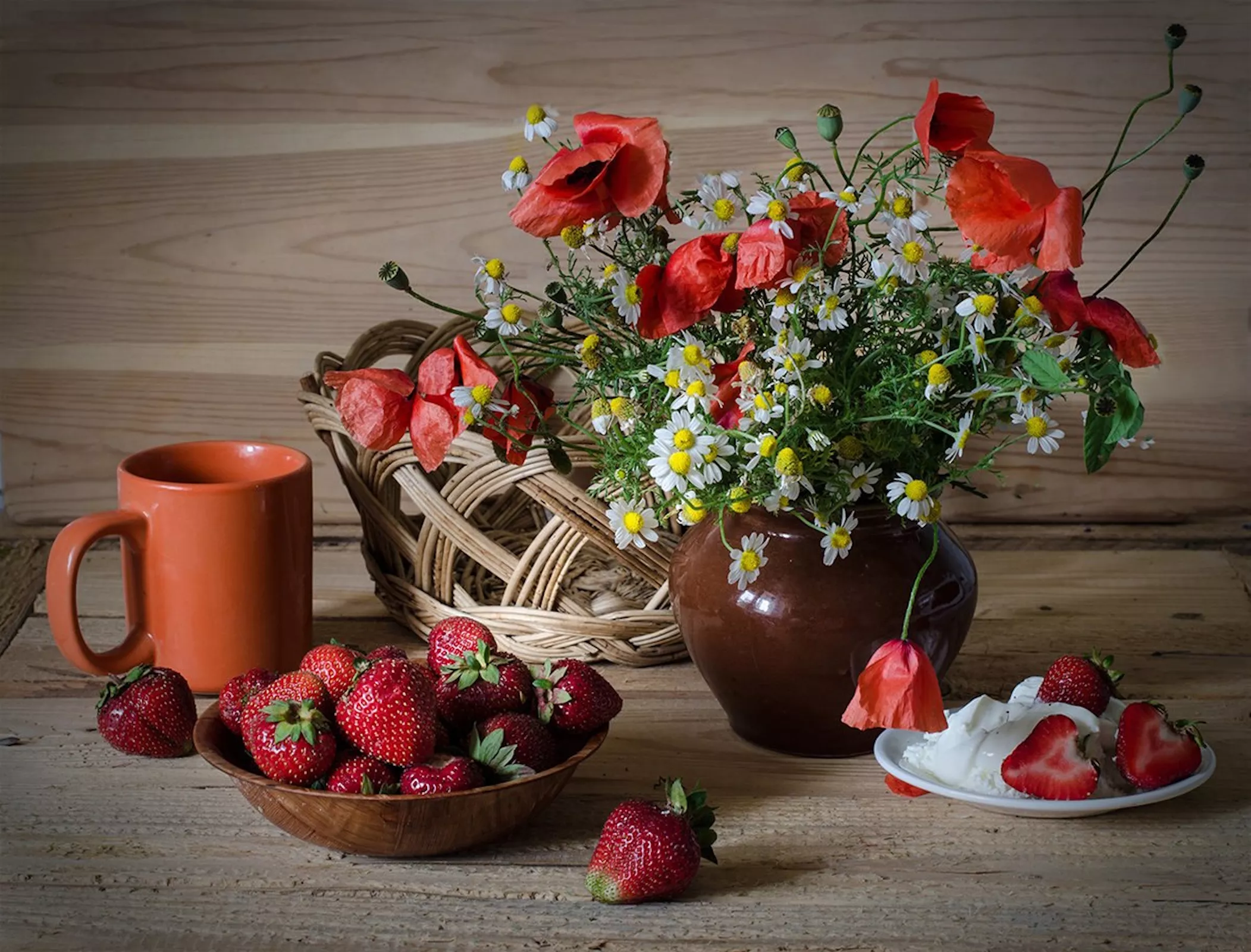 Маки, ромашки и клубника