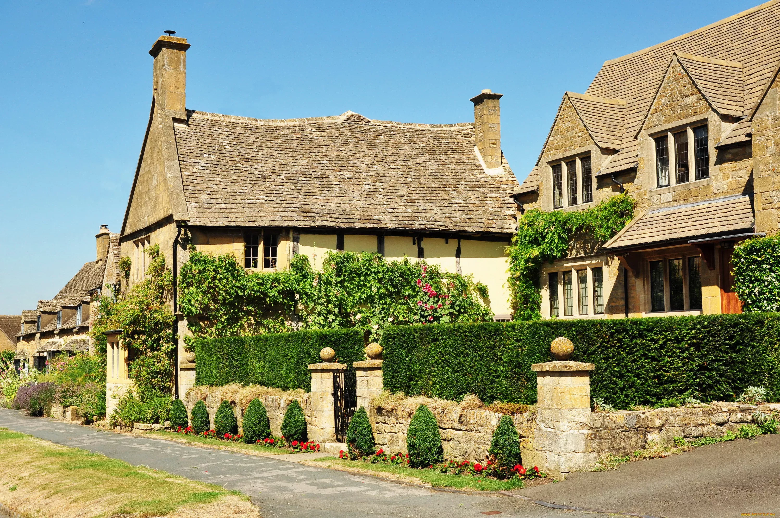 Деревня со старыми домами