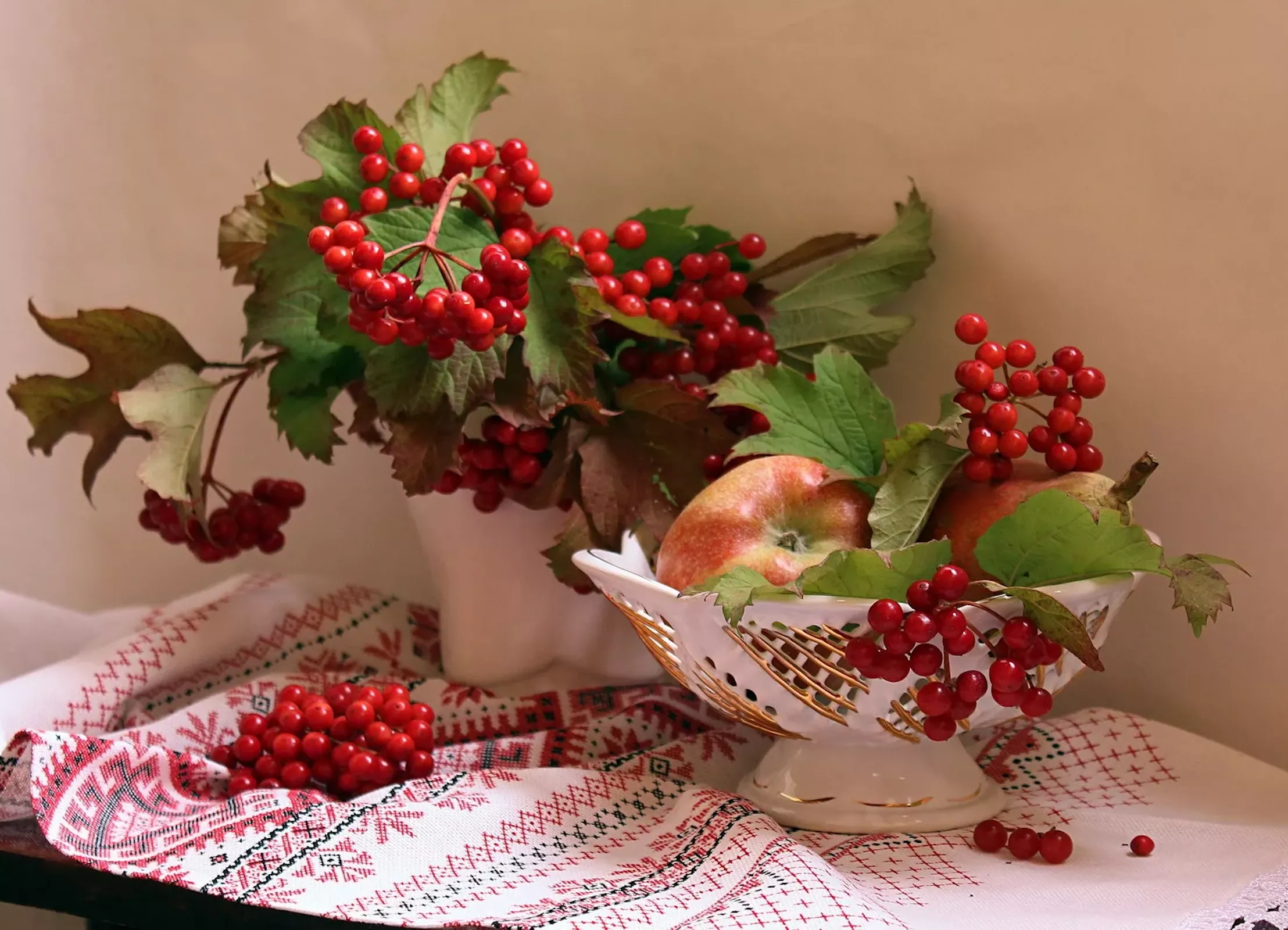 Калина с яблоками