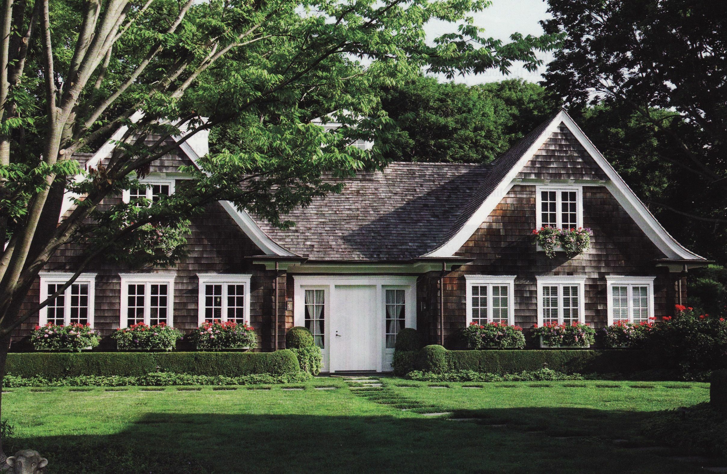 Компактный дом на две семьи