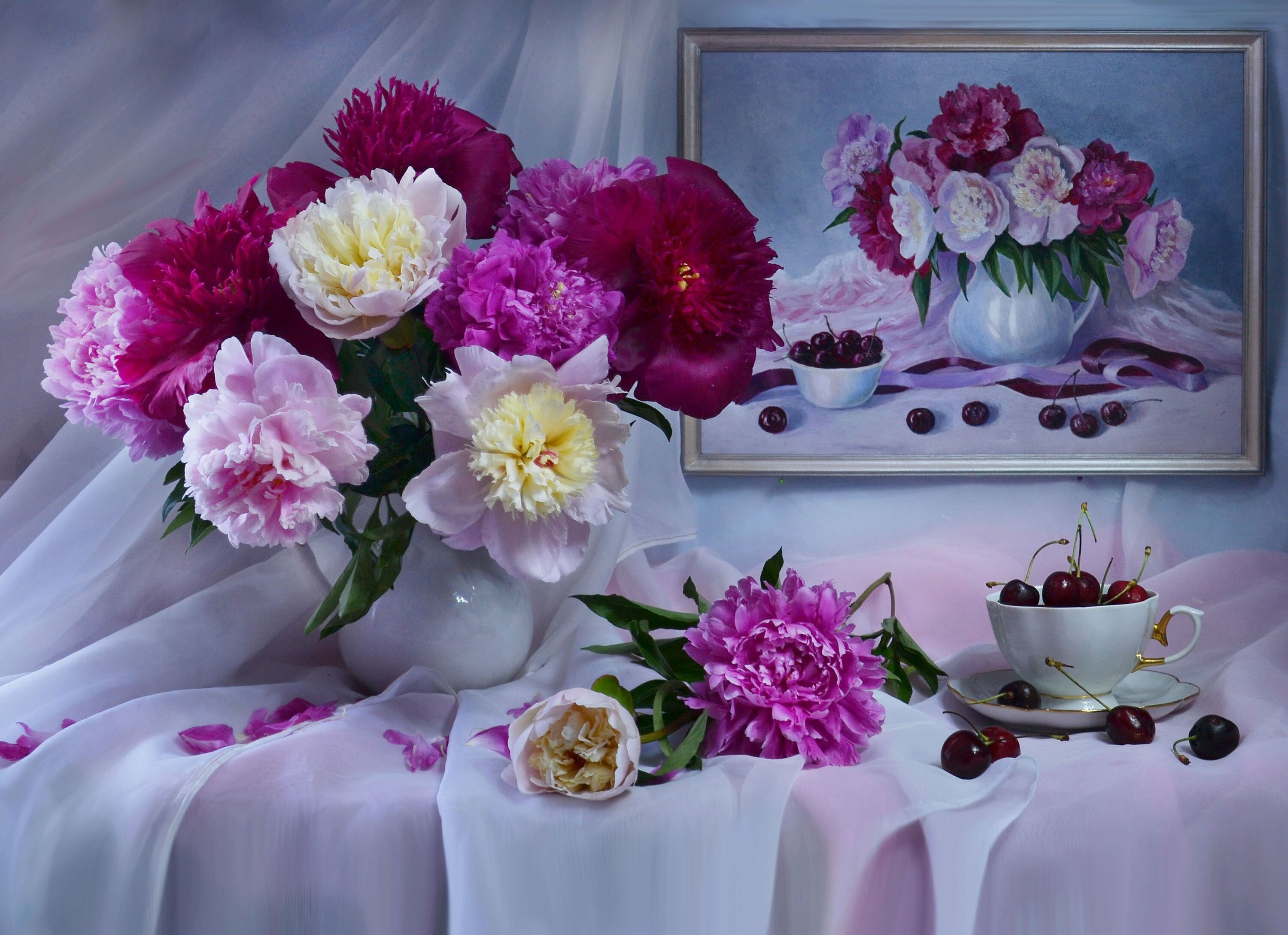 Пионы с черешней и картина