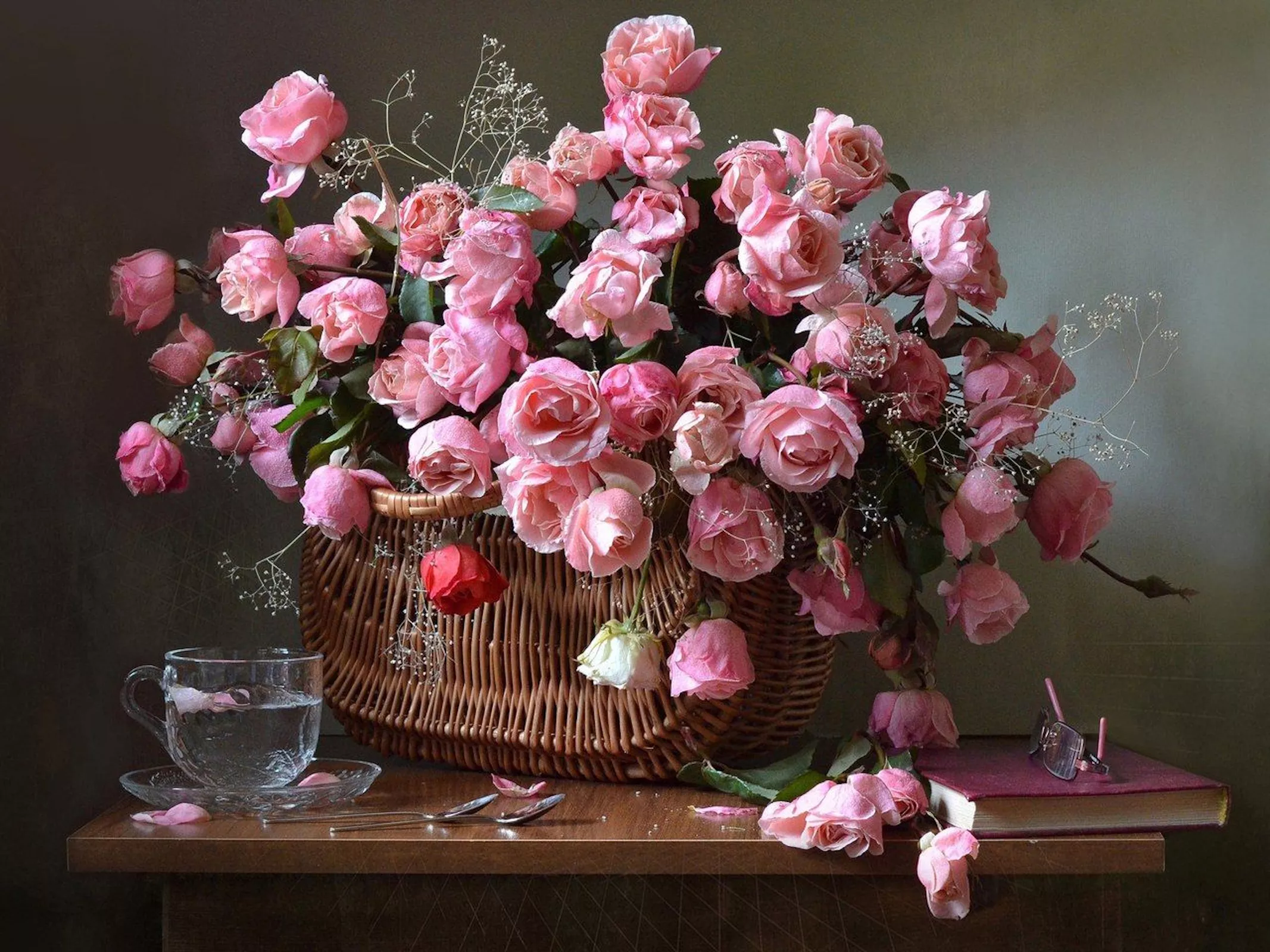 Розочки и чашка