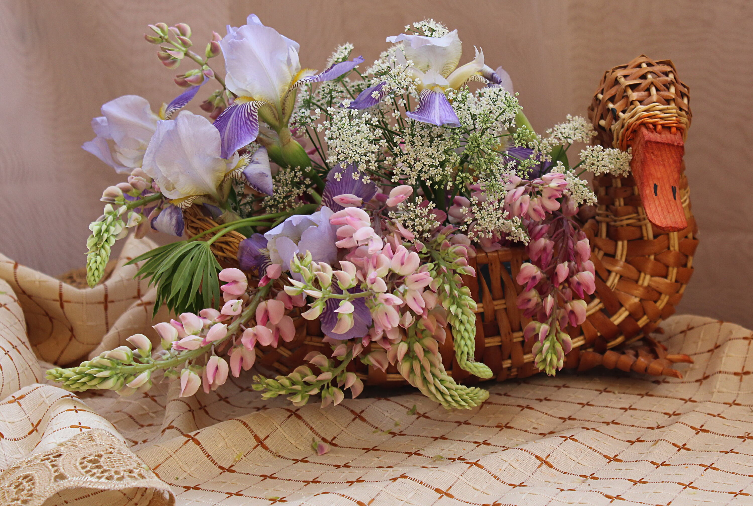 Уточка с цветами