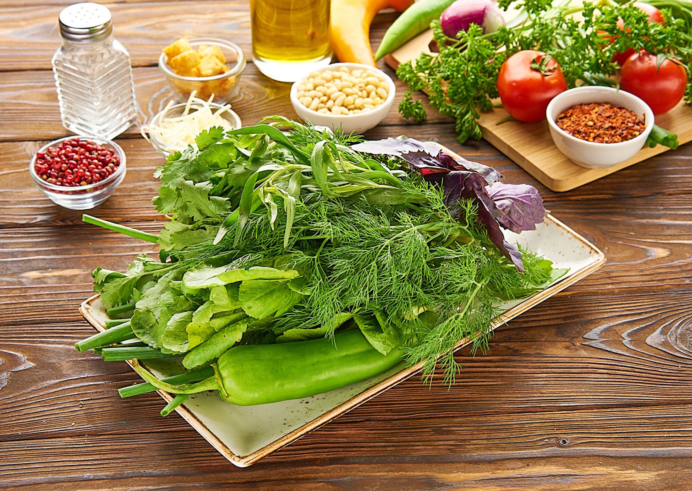 Зелень и орешки