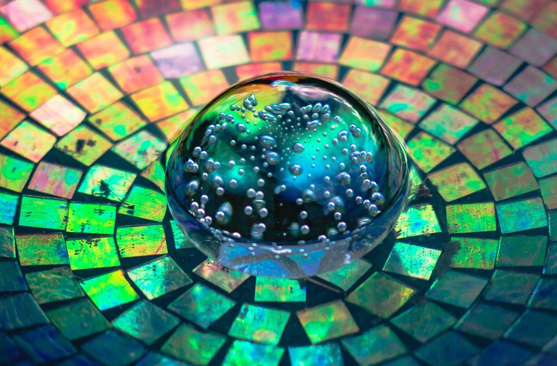 Капля и мозаика