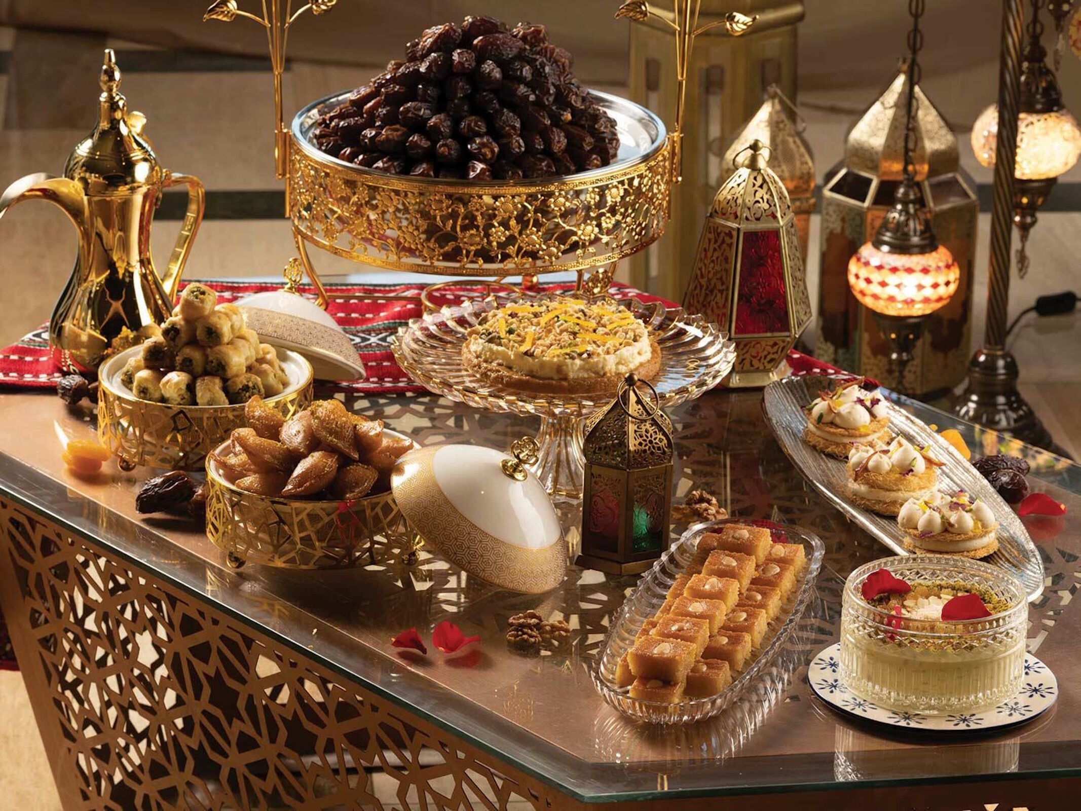 Сладости и турецкий чай