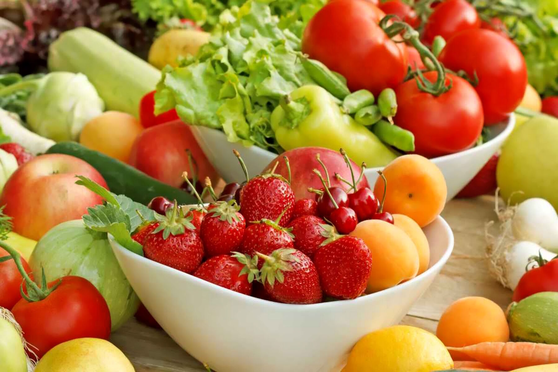 Клубника и разные овощи