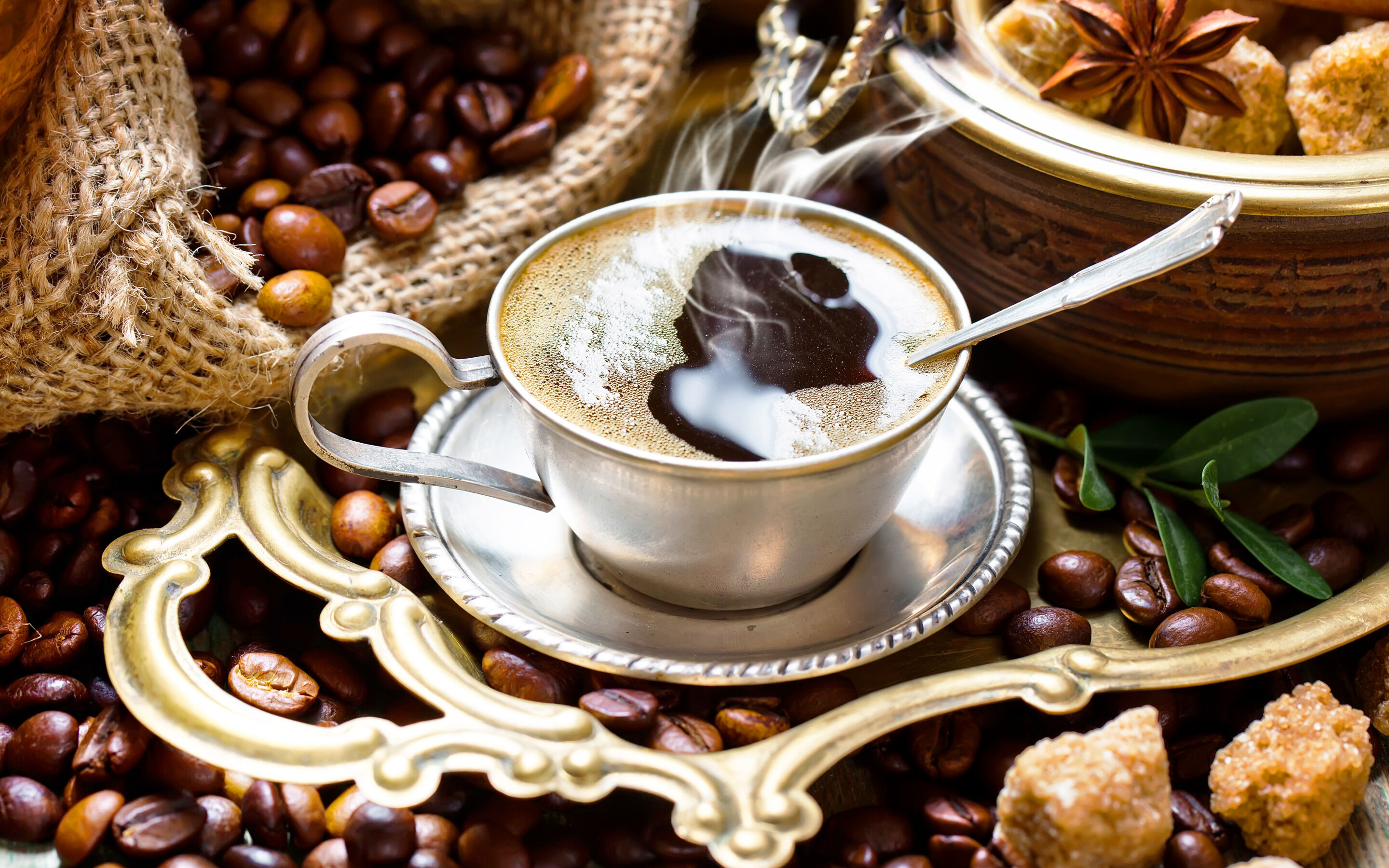 Кофе и кусочки сахара