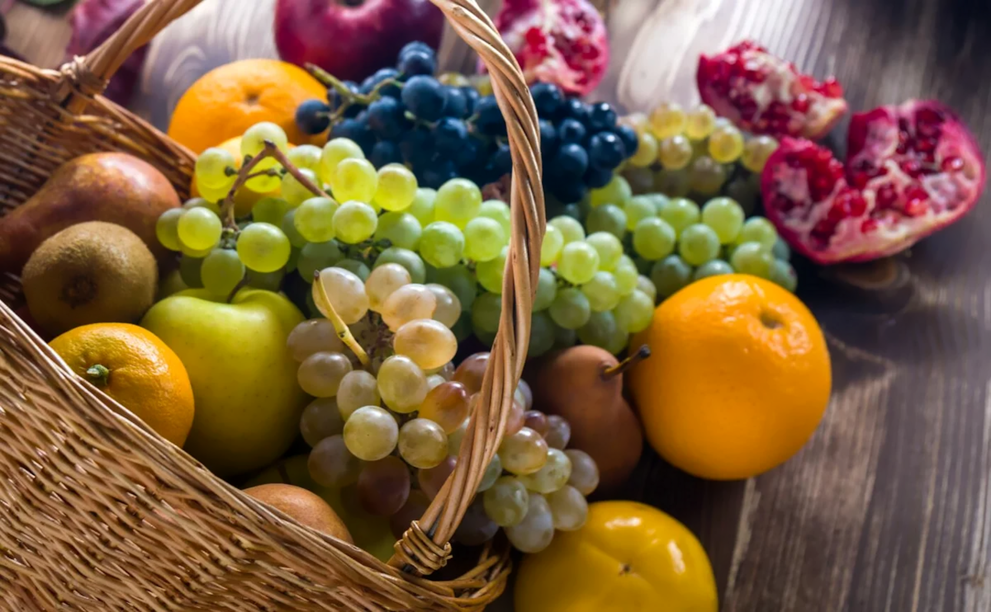 Корзина и виноград