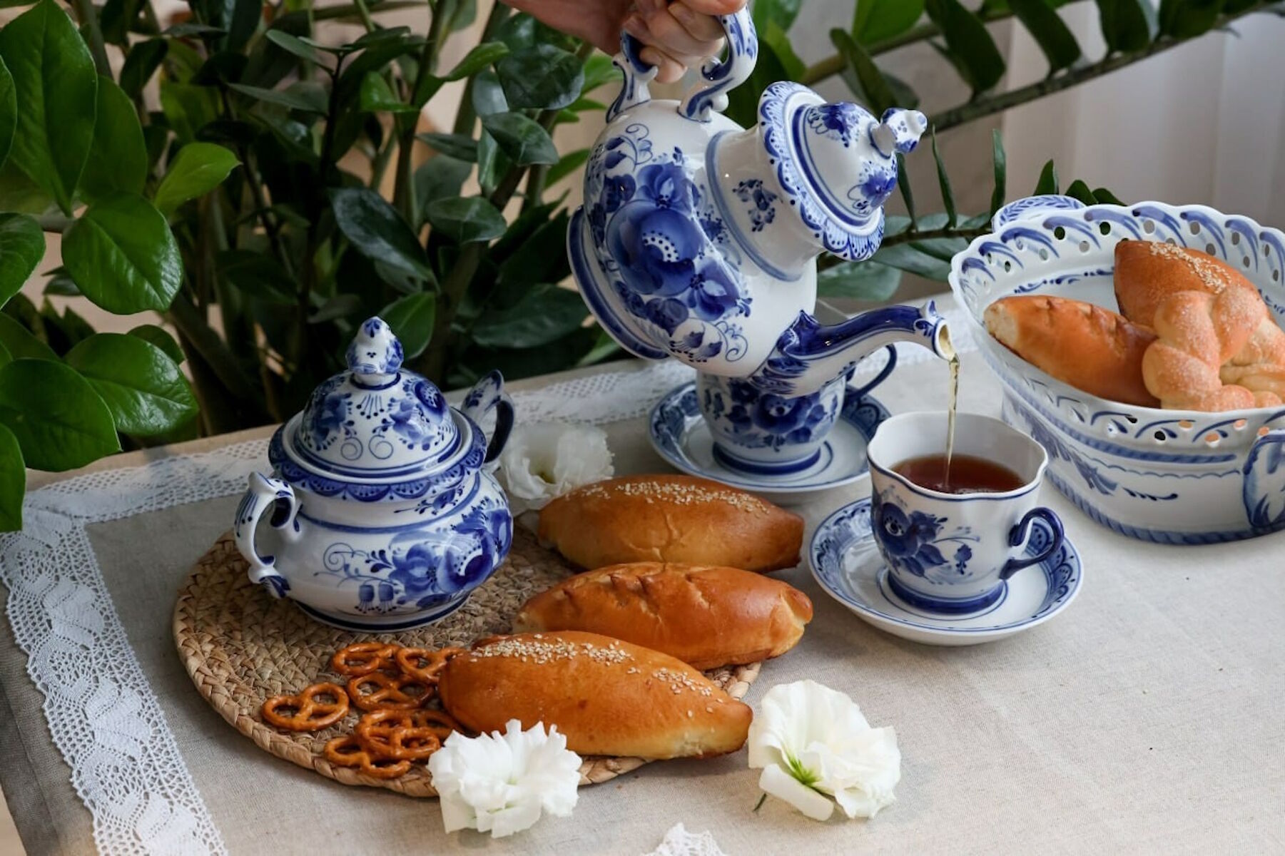 Чай и пирожки