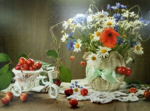 Черешня и букет цветов