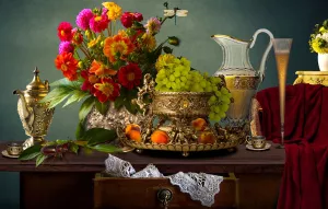 Цветы, кружева и чайник