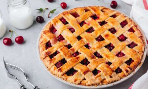 Пирог с ягодой вишней