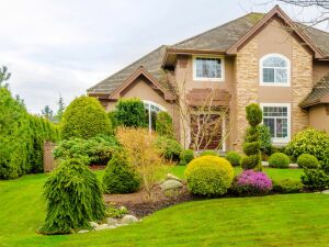 Домик с газоном