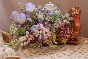 Уточка с цветами