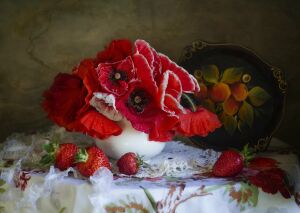 Маки и ягода