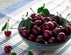 Черешня в блюдце