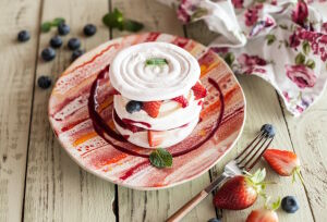 Павлова мини с ягодами