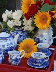 Гжель и подсолнухи