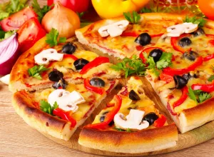 Пицца грибная с маслинами