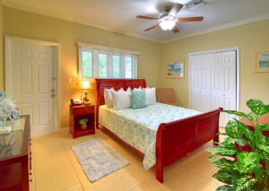 Красная мебель