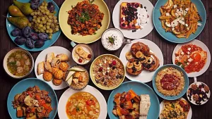 Ужин с фруктами и ягодами